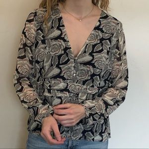chic navy top 😍